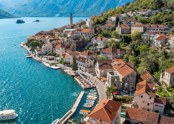 Charming Bohemian House In Perast