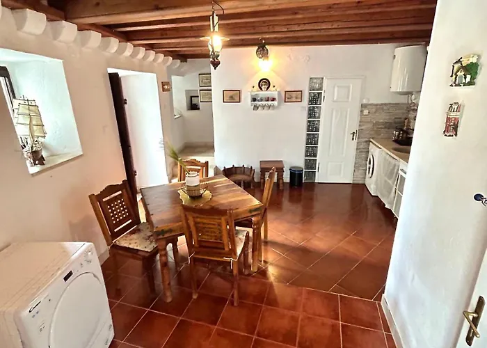 Charming Bohemian House In Perast