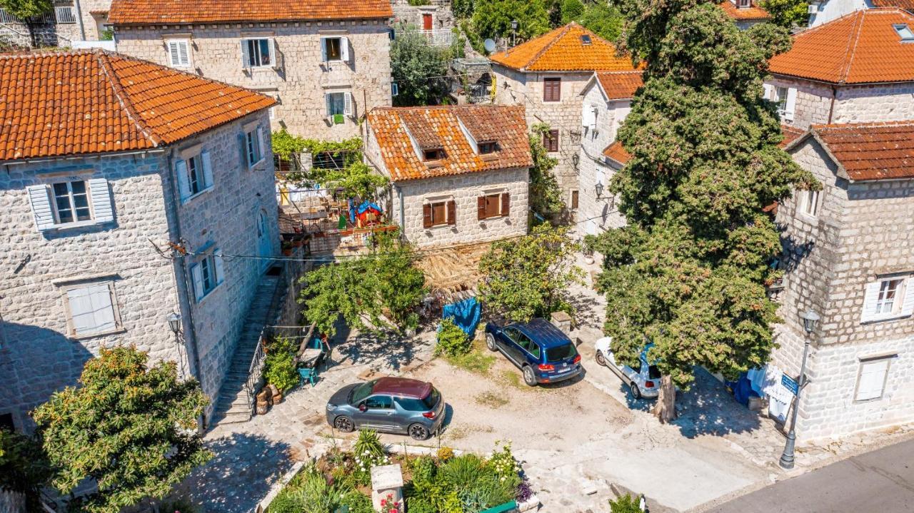 Charming Bohemian House In Hébergement de vacances Perast