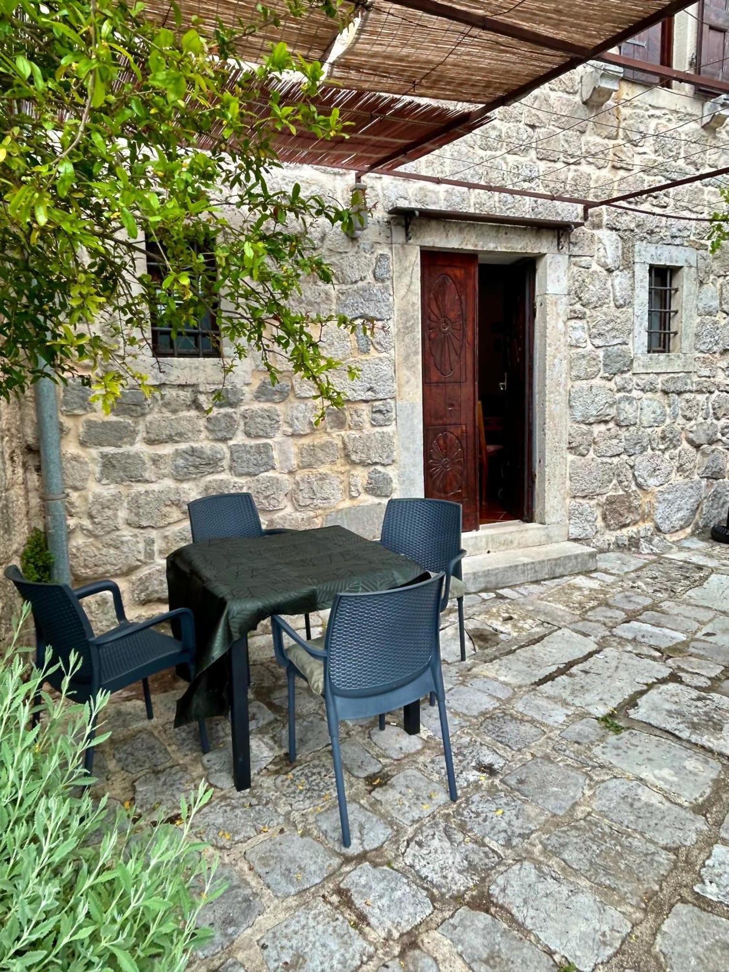 Charming Bohemian House In Perast